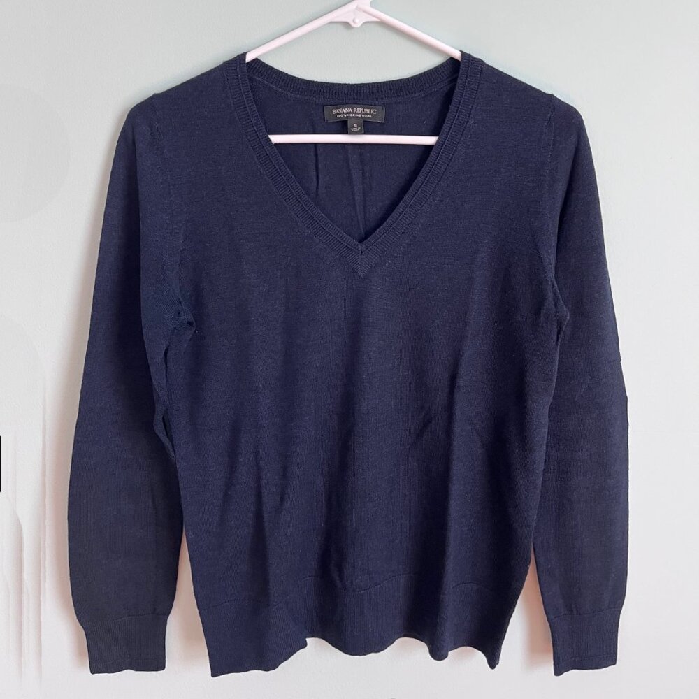 *LAST CHANCE* Navy Blue Banana Republic Vneck merino wool sweater